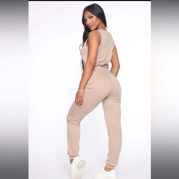 Fashion Nova Perfect Lounge Set (Crop Top & Joggers) - Picture 2 of 3